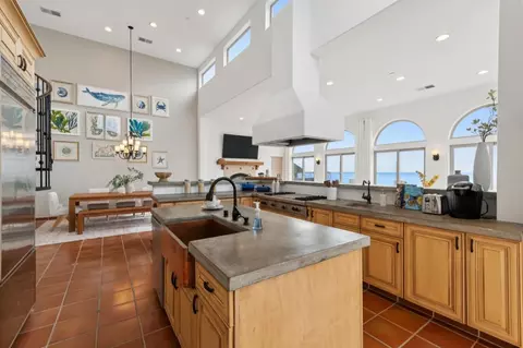 Kitchen - 1669 Beach Blvd, Pacifica, CA 94044 photo 4 of 7