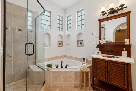 Bath - 1669 Beach Blvd, Pacifica, CA 94044 photo 4 of 7