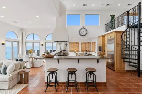 Kitchen - 1669 Beach Blvd, Pacifica, CA 94044 photo 5 of 7