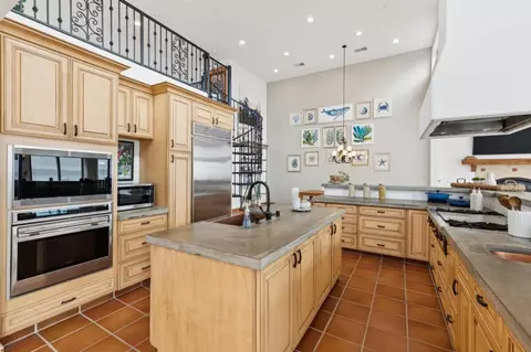 Kitchen - 1669 Beach Blvd, Pacifica, CA 94044 photo 3 of 7