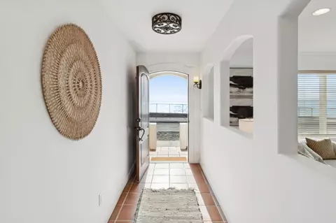 Entry Way - 1669 Beach Blvd, Pacifica, CA 94044 photo 2 of 8