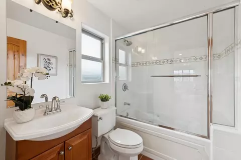 Bath - 1669 Beach Blvd, Pacifica, CA 94044 photo 1 of 7