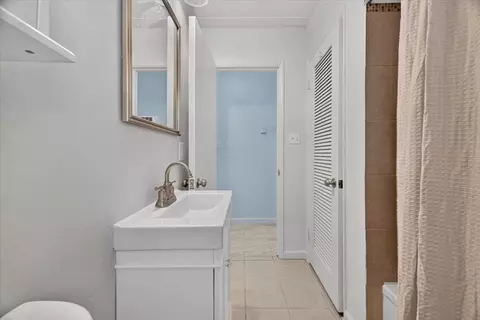 Bath - 783 Josephine St, Salinas, CA 93905 photo 2 of 3