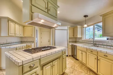 24720 Foothill Dr, Salinas, CA 93908 photo 11