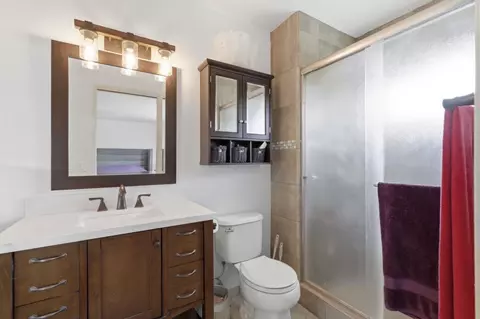 Bath - 7185 Orchard Dr, Gilroy, CA 95020 photo 1 of 3