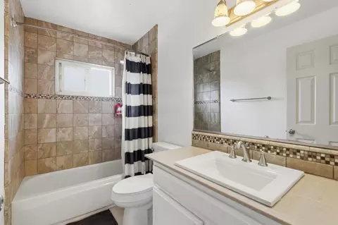 Bath - 7185 Orchard Dr, Gilroy, CA 95020 photo 3 of 3