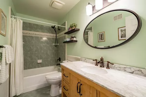 Bath - 339 Churchill Pl, Gilroy, CA 95020 photo 3 of 3