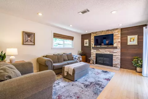 Living - 339 Churchill Pl, Gilroy, CA 95020 photo 4 of 5