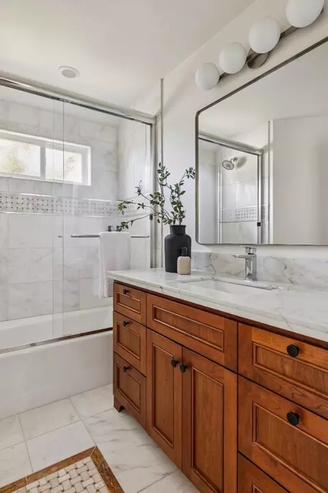 Bath - 822 Columbus St, El Granada, CA 94018 photo 4 of 4