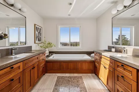 Bath - 822 Columbus St, El Granada, CA 94018 photo 2 of 4