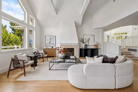 Living - 822 Columbus St, El Granada, CA 94018 photo 1 of 2