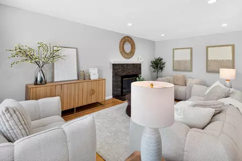 Living - 819 Flin Way, Sunnyvale, CA 94087 photo 4 of 4