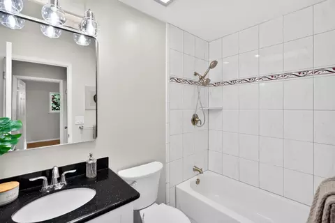 Bath - 819 Flin Way, Sunnyvale, CA 94087 photo 6 of 6