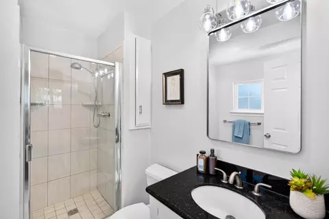 Bath - 819 Flin Way, Sunnyvale, CA 94087 photo 5 of 6