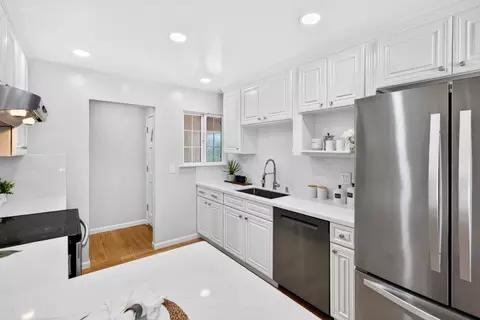 Kitchen - 819 Flin Way, Sunnyvale, CA 94087 photo 4 of 7