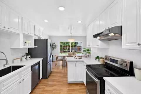 Kitchen - 819 Flin Way, Sunnyvale, CA 94087 photo 7 of 7