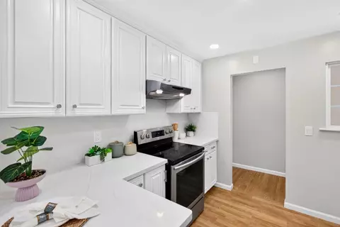 Kitchen - 819 Flin Way, Sunnyvale, CA 94087 photo 3 of 7
