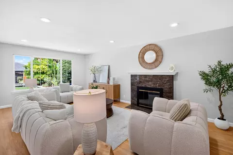Living - 819 Flin Way, Sunnyvale, CA 94087 photo 1 of 4