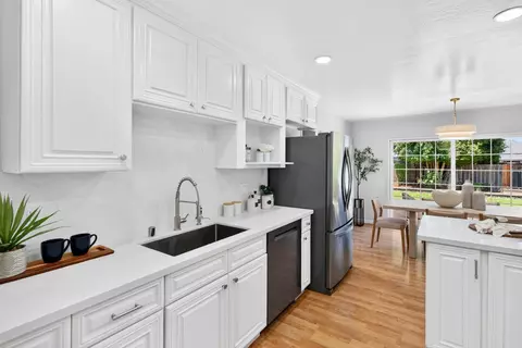 Kitchen - 819 Flin Way, Sunnyvale, CA 94087 photo 5 of 7