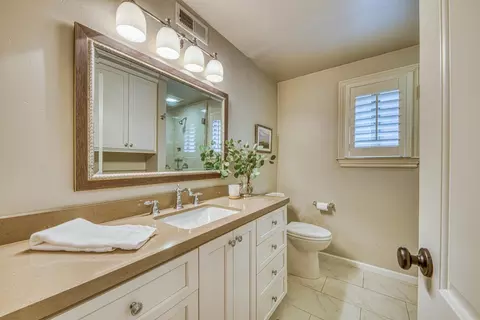 Bath - 23086 Espada Dr, Salinas, CA 93908 photo 1 of 7