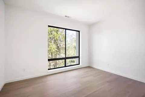 Bedroom - 466 Pine Ave, Half Moon Bay, CA 94019 photo 3 of 4