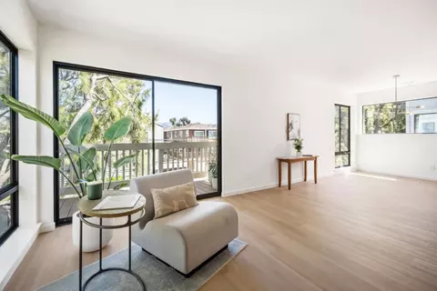 Living - 466 Pine Ave, Half Moon Bay, CA 94019 photo 2 of 4