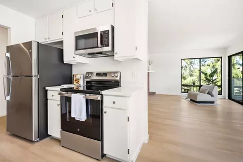 Kitchen - 466 Pine Ave, Half Moon Bay, CA 94019 photo 2 of 3