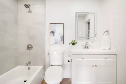Bath - 466 Pine Ave, Half Moon Bay, CA 94019 photo 1 of 2
