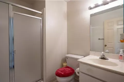 Bath - 1219 Willow Ct, Gilroy, CA 95020 photo 1 of 3