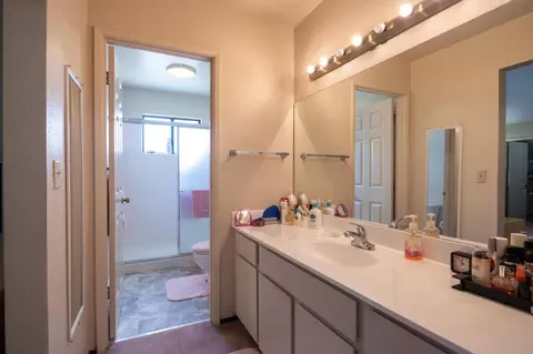 Bath - 1219 Willow Ct, Gilroy, CA 95020 photo 2 of 3