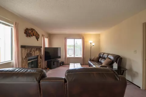 Living - 1219 Willow Ct, Gilroy, CA 95020 photo 2 of 4