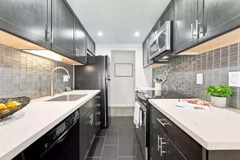 Kitchen - 280 Easy St 417, Mountain View, CA 94043 photo 3 of 3