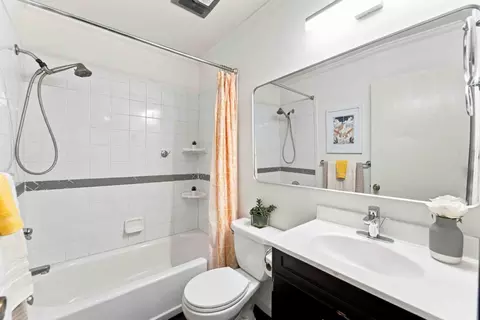 Bath - 280 Easy St 417, Mountain View, CA 94043 photo 1 of 1