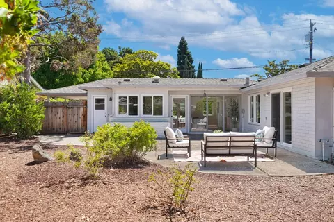 Exterior - 136 Eldora Dr, Mountain View, CA 94041 photo 6 of 9