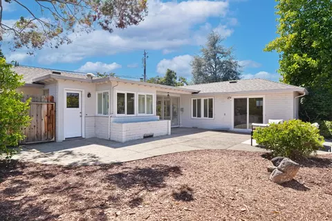 Exterior - 136 Eldora Dr, Mountain View, CA 94041 photo 5 of 9