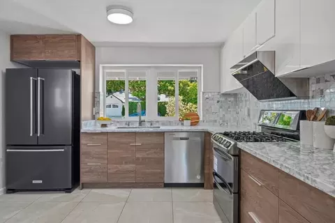 Kitchen - 136 Eldora Dr, Mountain View, CA 94041 photo 2 of 4