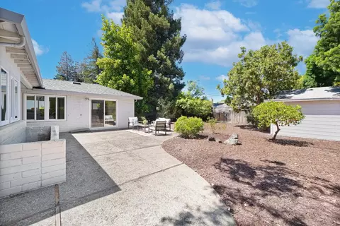 Exterior - 136 Eldora Dr, Mountain View, CA 94041 photo 4 of 9