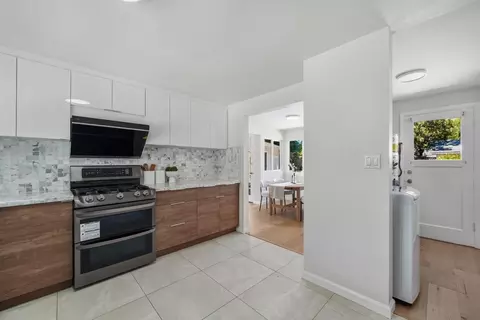 Kitchen - 136 Eldora Dr, Mountain View, CA 94041 photo 3 of 4