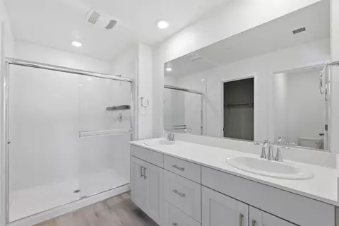 Bath - 9192 Wickham Ct, Gilroy, CA 95020 photo 1 of 3