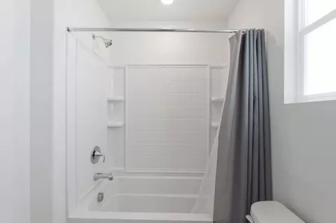 Bath - 9192 Wickham Ct, Gilroy, CA 95020 photo 3 of 3
