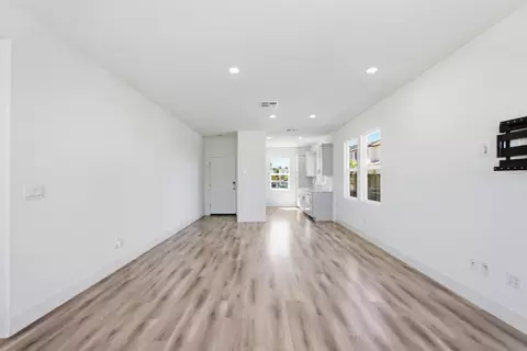 Living - 9192 Wickham Ct, Gilroy, CA 95020 photo 3 of 4