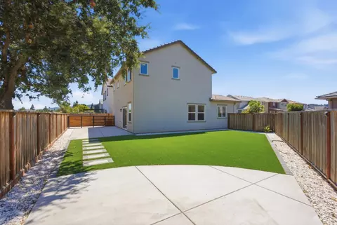Exterior - 9192 Wickham Ct, Gilroy, CA 95020 photo 9 of 12