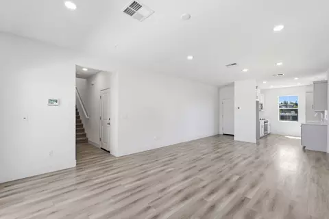 Living - 9192 Wickham Ct, Gilroy, CA 95020 photo 2 of 4