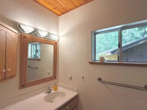 Bath - 2624 Indian Rock Rd, Dorrington, CA 95223 photo 1 of 6
