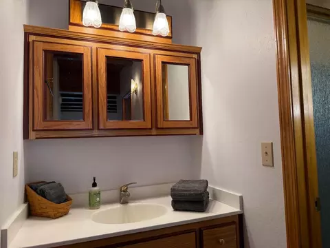 Bath - 2624 Indian Rock Rd, Dorrington, CA 95223 photo 3 of 6