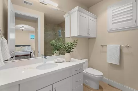 Bath - 9175 Tea Tree Way, Gilroy, CA 95020 photo 3 of 4