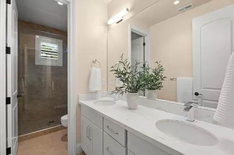 Bath - 9175 Tea Tree Way, Gilroy, CA 95020 photo 4 of 4