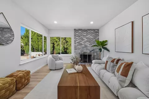Living - 438 Juniper Ct, Sunnyvale, CA 94086 photo 4 of 5
