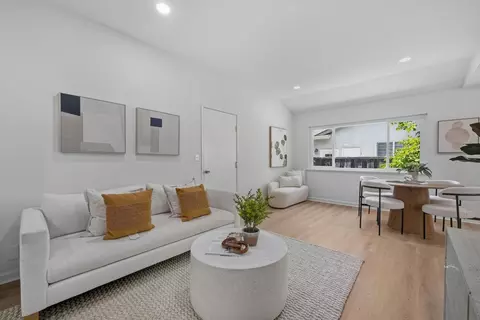Living - 438 Juniper Ct, Sunnyvale, CA 94086 photo 2 of 5