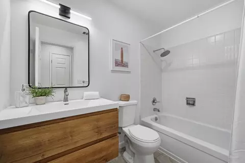 Bath - 438 Juniper Ct, Sunnyvale, CA 94086 photo 2 of 2